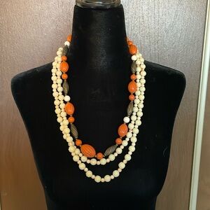 Bundle of two vintage necklaces